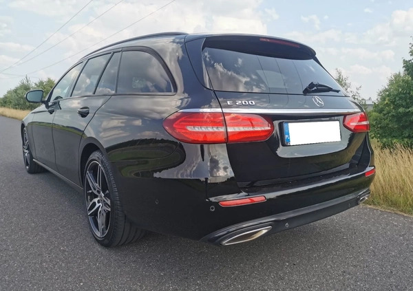 Mercedes-Benz Klasa E cena 145000 przebieg: 106000, rok produkcji 2019 z Szczawno-Zdrój małe 106